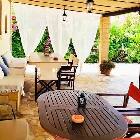 Sea Zoe, Summer House *