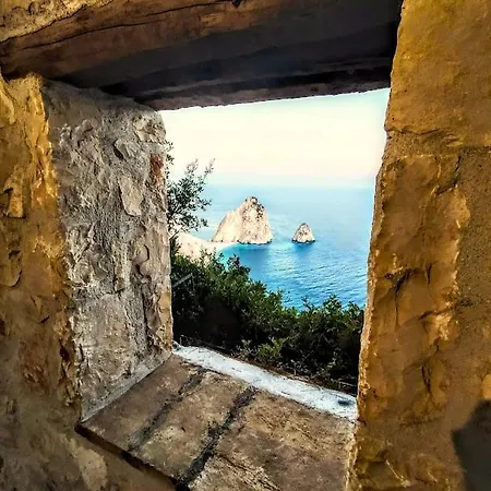 Sea Zoe, Summer House