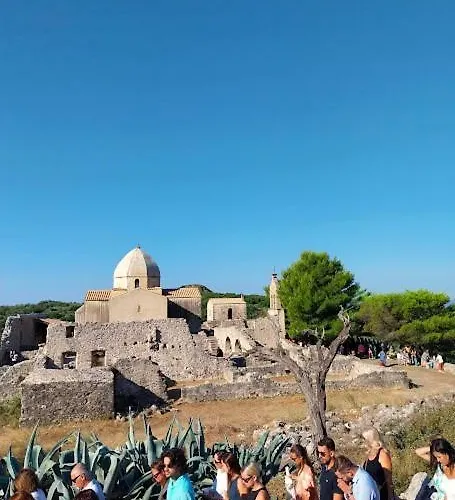 Sea Zoe, Summer House