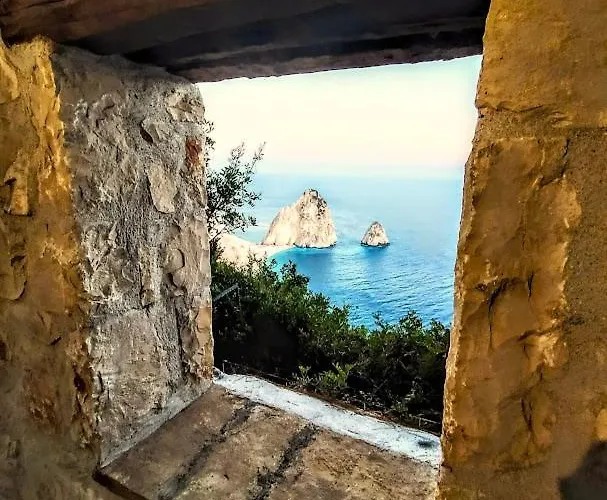 Sea Zoe, Summer House